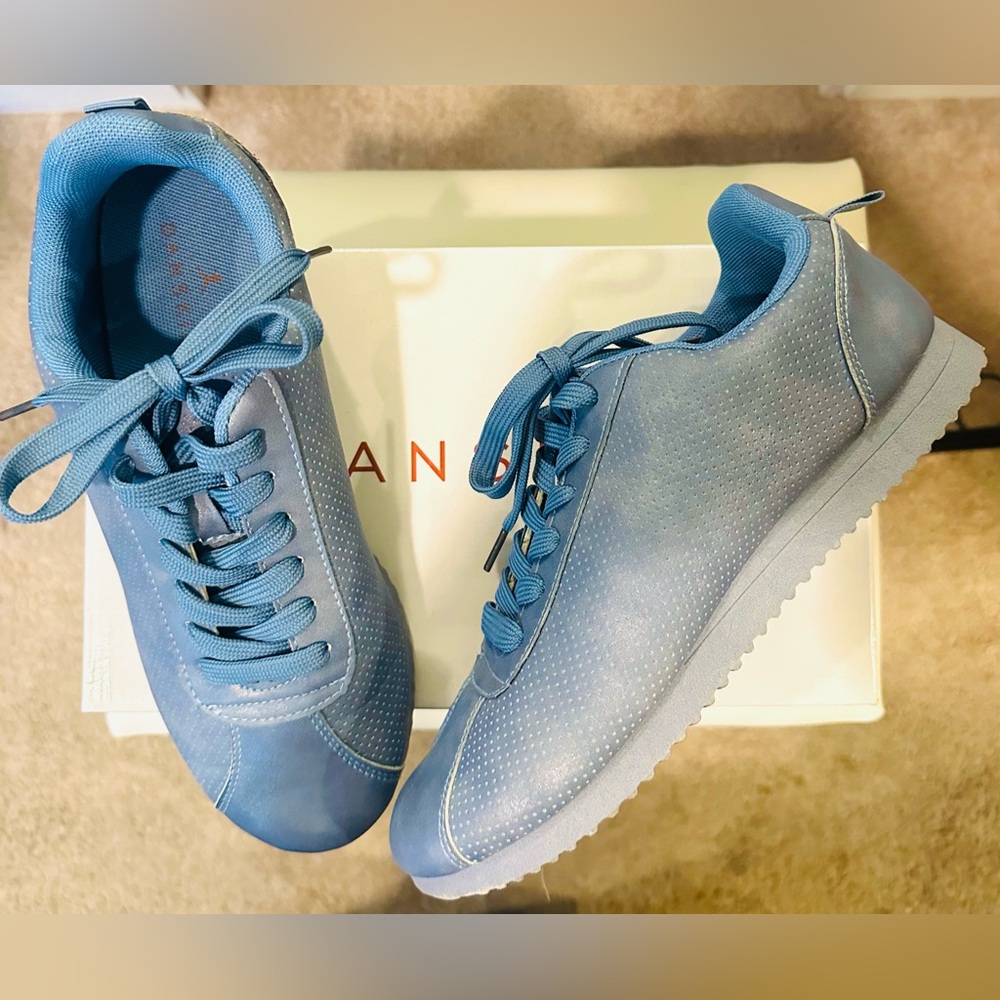 🌙🦋 Danskin Women’s Resilient Blue Lace Up Sneakers 🌙🦋